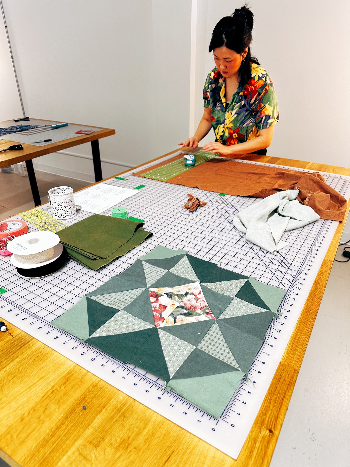 Beginner - Piecing and Patchwork - Half Square Triangle Tote